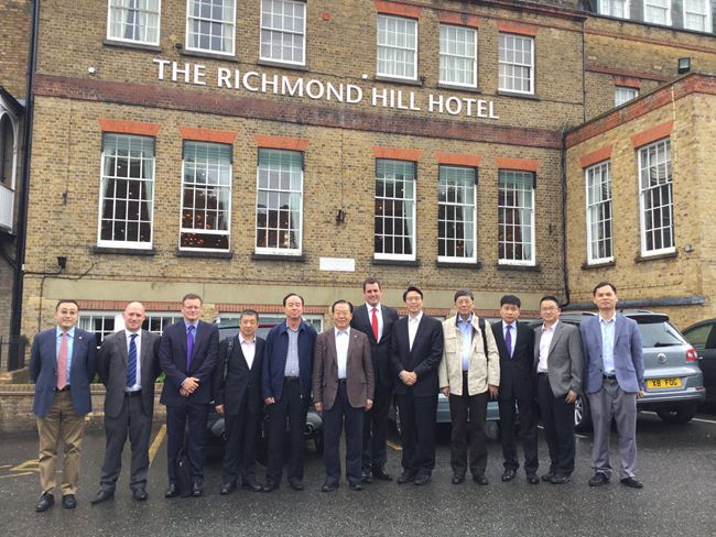 集團董事會成員考察英國酒店項目（圖）