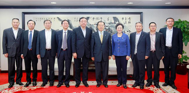 集團領導會見四川省國資委主任徐進一行（圖）