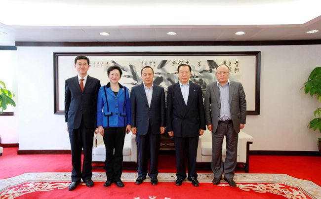 集團張學(xué)武董事長、姜巖總經(jīng)理會見海南省人民政府常務(wù)副省長毛超峰（圖）