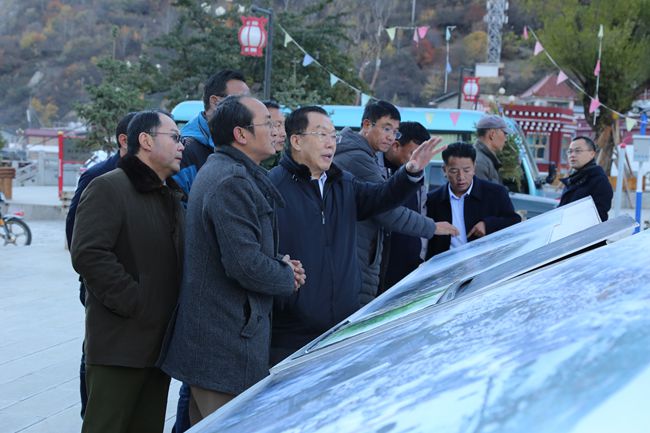 11、張學武董事長考察迪慶州阿墩子古城規劃建設情況_副本.jpg