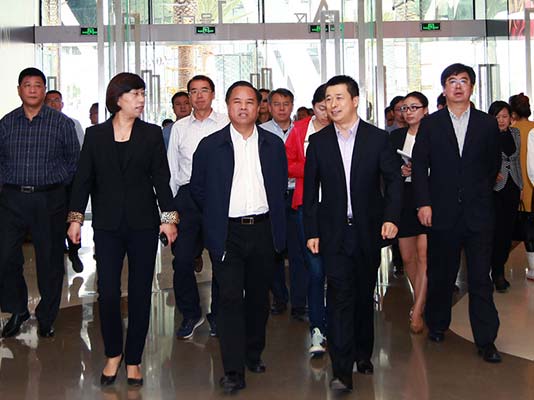 海南省委副書記、省長劉賜貴蒞臨海棠灣免稅購物中心考察