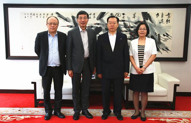 廈門市政協主席張健一行到訪集團（圖）