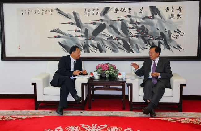 集團張學武董事長會見深圳市前海管理局杜鵬局長一行（圖）