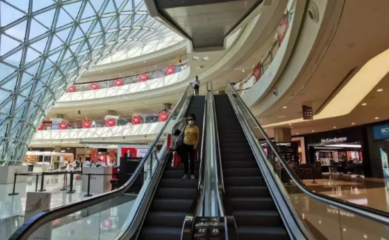 【中國免稅人在行動?一線直擊篇】之十一：這家店恢復營業，吸引超過1億人在線看直播！